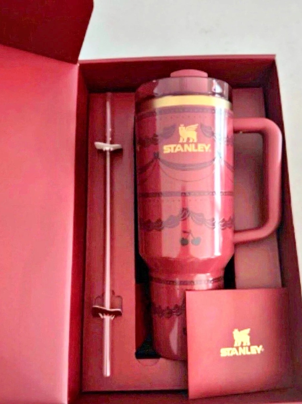 Stanley x LoveShackFancy Holiday Quencher H2.0 FlowState Tumbler Pink